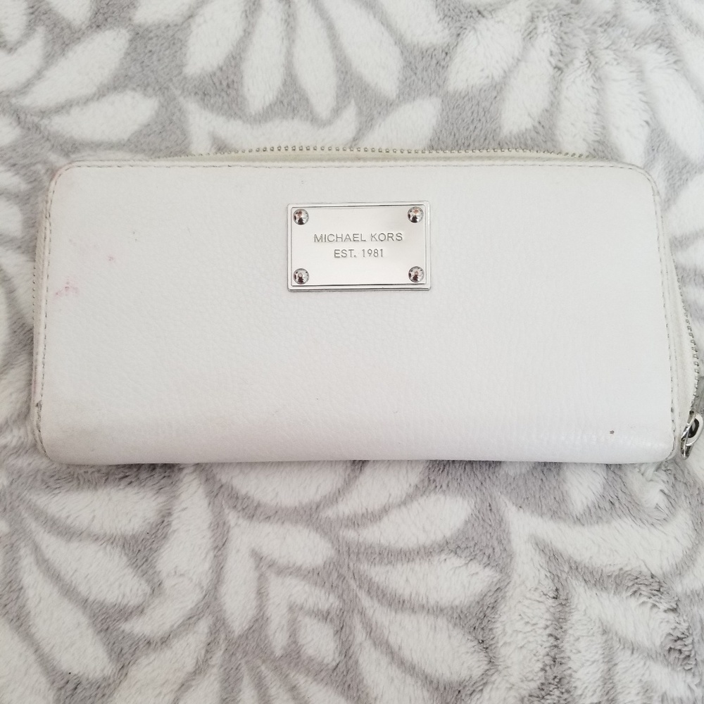 White Michael Kors Wallet
